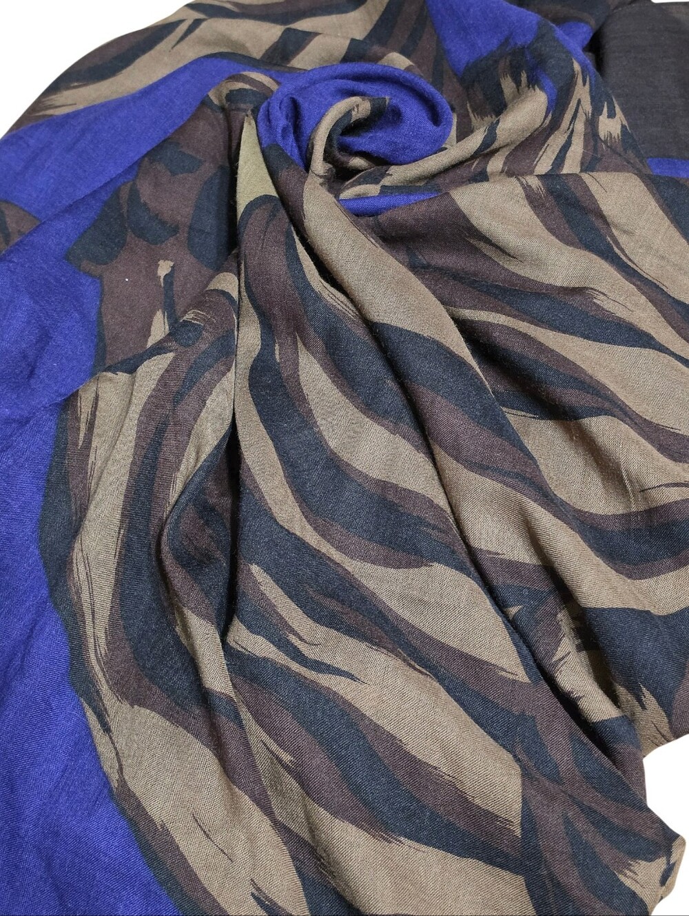 YVES SAINT LAURENT SCARF - Picture 6 of 16